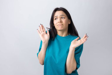 - Bilmiyorum. - Neden? Kafası karışmış esmer bir kadının stüdyo çekimi..