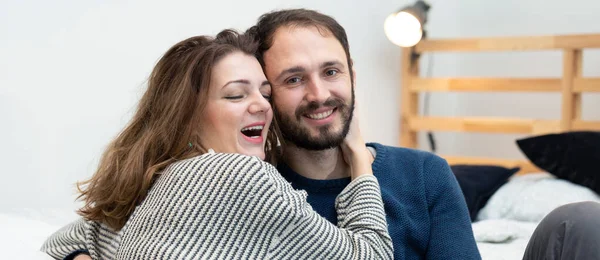 Coppia Innamorata Uomo Con Donna Felice Insieme Casuale Felice Amore — Foto Stock