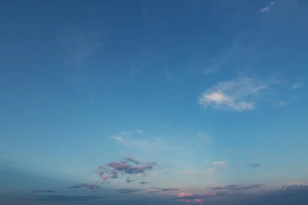 Indah Atmosfer Dramatis Awan Malam Hari Saat Matahari Terbenam — Stok Foto