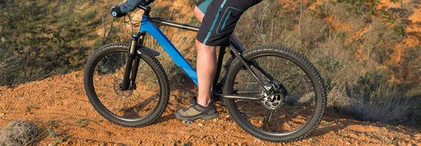 Bergtoppen Veroveren Door Fietser Short Jersey Een Moderne Carbon Hardtail — Stockfoto