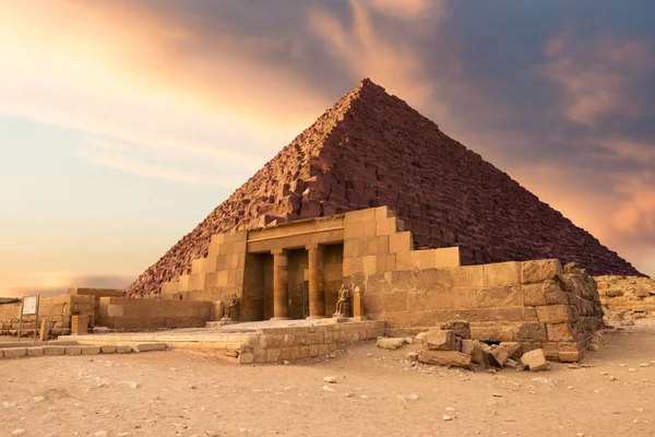 Famosas Grandes Pirâmides Gizé Deserto Areia Cairo — Fotografia de Stock