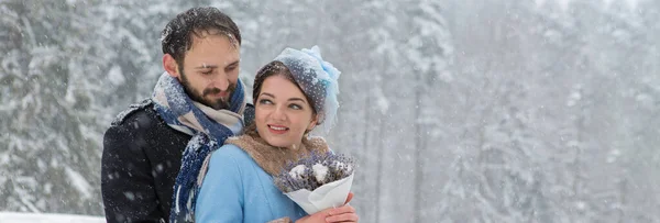 Casal Jovem Feliz Parque Inverno Família Livre Castelo — Fotografia de Stock