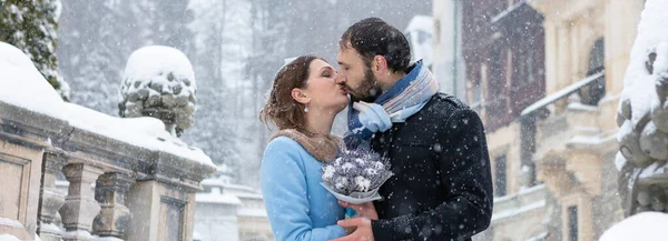 Casal Jovem Feliz Parque Inverno Família Livre Castelo — Fotografia de Stock