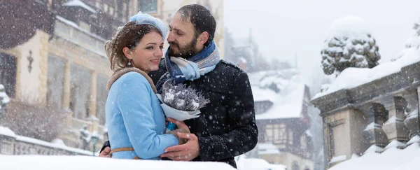 Casal Jovem Feliz Parque Inverno Família Livre Castelo — Fotografia de Stock