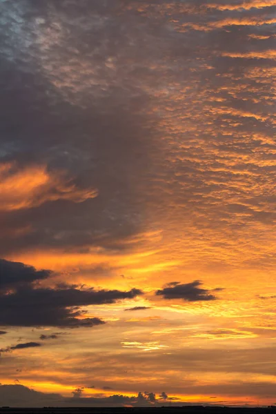 Beaux Nuages Atmosphériques Dramatiques Dans Soirée Coucher Soleil — Photo