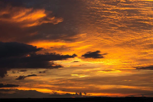 Ciel Enflammé Dramatique Coucher Soleil Doré Fantastique — Photo