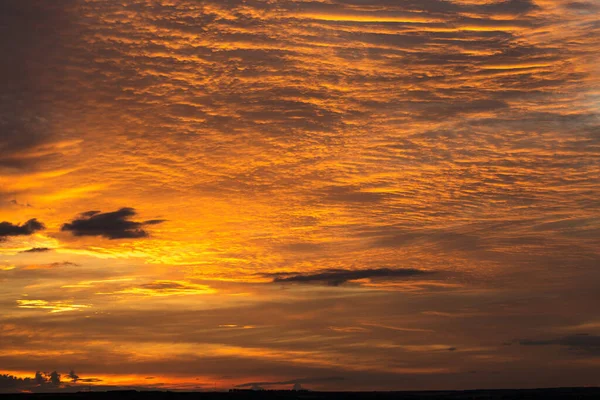 Ciel Enflammé Dramatique Coucher Soleil Doré Fantastique — Photo