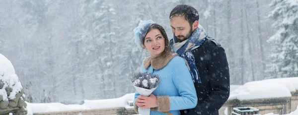 Joyeux Jeune Couple Winter Park Famille Plein Air Château — Photo