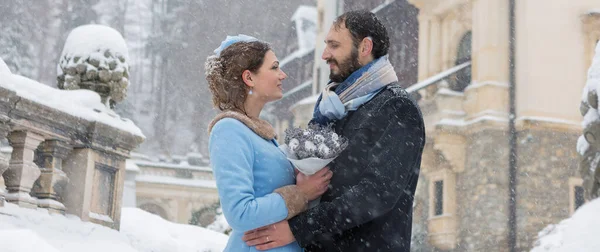 Casal Jovem Feliz Parque Inverno Família Livre Castelo — Fotografia de Stock