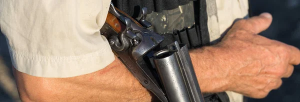 마당을 산탄총을 사냥꾼 무기를 사람의 — 스톡 사진