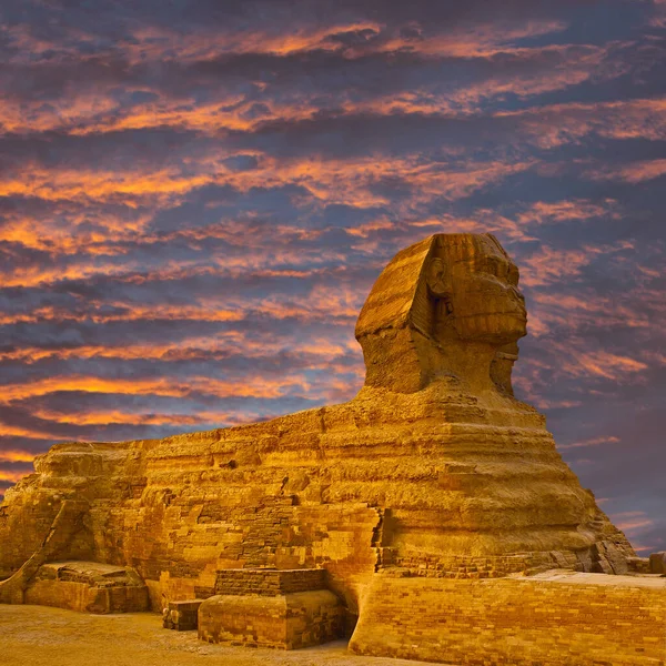 Sfinx Mot Bakgrund Stora Egyptiska Pyramiderna Afrika Giza Plateau — Stockfoto