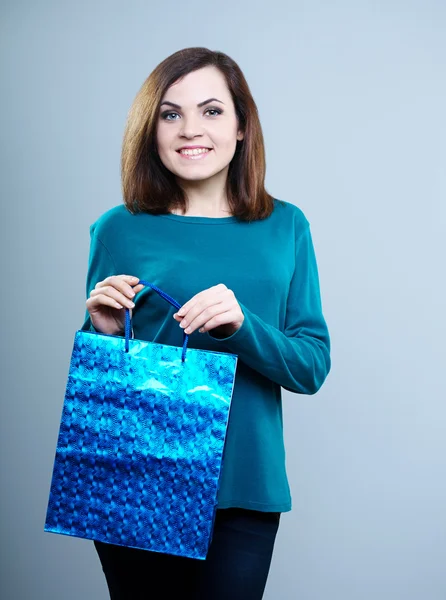 Menina feliz em uma camiseta azul — Fotografia de Stock