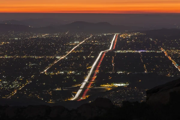 Simi Valley poblíž Los Angeles v noci — Stock fotografie