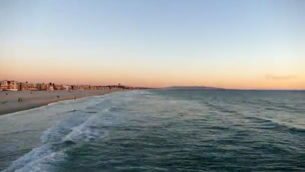 Venice Beach en laks luchtverkeer schemering time-lapse — Stockvideo