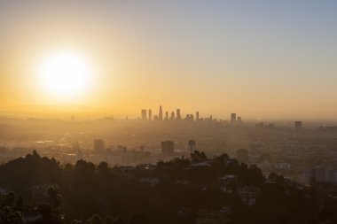 Hollywood ve Downtown Los Angeles Smoggy Sunrise