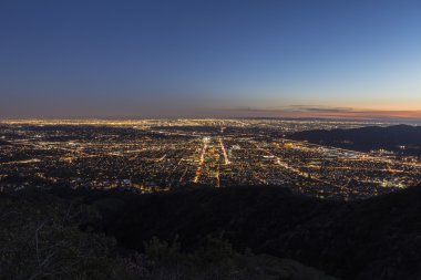 Los Angeles ve Glendale dağın görünümü.