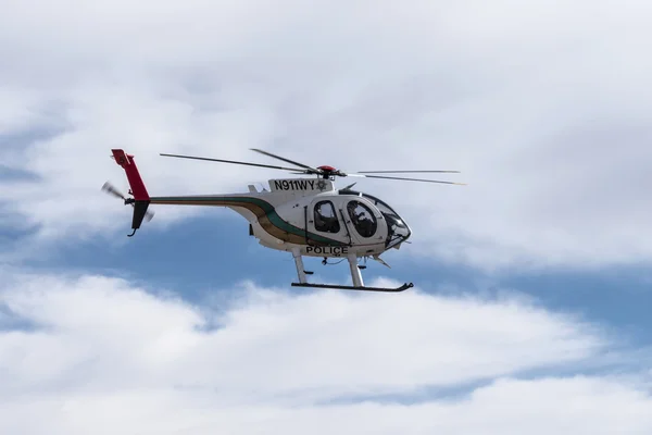 Polícia de Las Vegas voa de helicóptero — Fotografia de Stock