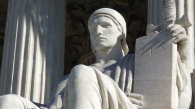 Amerika Birleşik Devletleri Yüksek Mahkemesi heykel Zoom ile