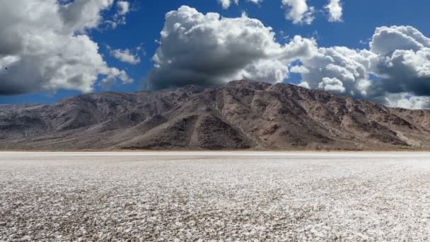Проміжок часу небо сухий озеро Буря в пустелі — стокове відео