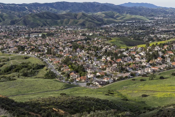 Jarní příměstské Ventura County poblíž Los Angeles v Kalifornii — Stock fotografie