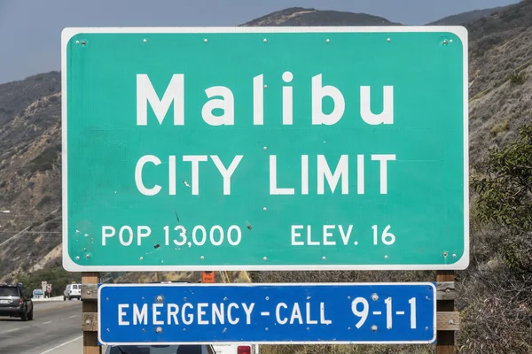 Sinal de limite de cidade malibu — Fotografia de Stock