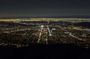 Gece hava Glendale ve Downtown Los Angeles