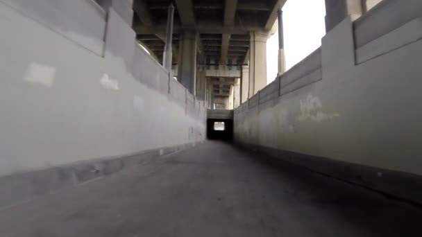 Túnel urbano de los Angeles conduciendo tiro — Vídeos de Stock