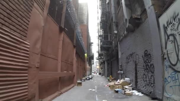 Innenstadt los angeles urban alley driving shot — Stockvideo