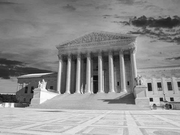 私たちの最高裁判所日没ワシントン Dc 黒と白 — ストック写真