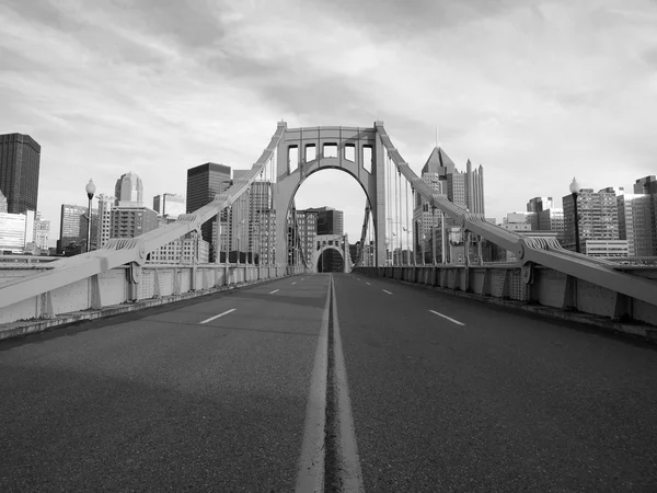 Empty Pittsburgh Bridge Blanco y Negro Fotos de stock libres de derechos