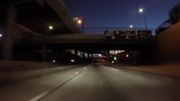 Los Angeles dwupokładowe port 110 Freeway jazdy nocnej — Wideo stockowe