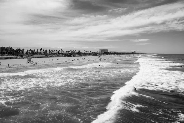 Η παραλία Huntington Καλιφόρνια μαύρο και άσπρο — Φωτογραφία Αρχείου