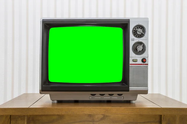 Televisión portátil vintage en la mesa con pantalla de croma Fotos de stock libres de derechos