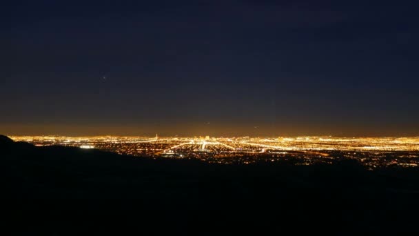 El anochecer de Las Vegas a la salida de la luna nocturna desaparece con Zoom In — Vídeos de Stock