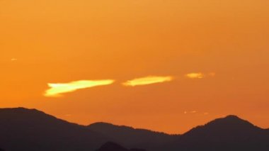 Los Angeles San Gabriel Dağları gündoğumu zaman atlamalı ile Zoom