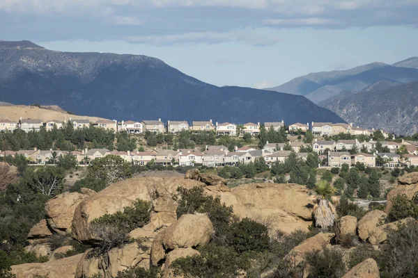 Porter Ranch σπίτια στην κορυφή ενός λόφου στο Λος Άντζελες Καλιφόρνια — Φωτογραφία Αρχείου