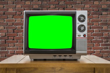 Vintage Portatif televizyon, kırmızı tuğla duvar ve renk yeşil ekran