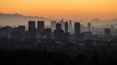 Yüzyılda şehrin arka planda Downtown Los Angeles ile şafak zaman atlamalı
