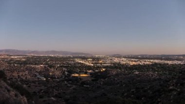 Los Angeles San Fernando Valley Dusk gece zaman atlamalı için