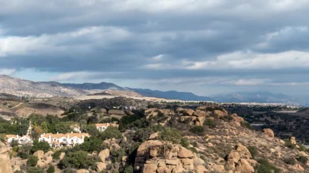 Storm Clouds sobre Porter Ranch e Chatsworth em Los Angeles Caifórnia — Vídeo de Stock