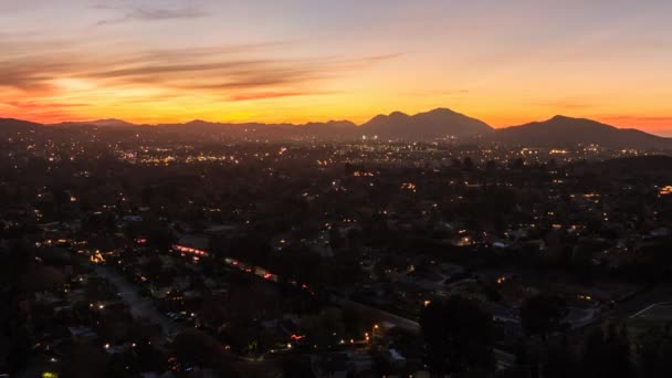 Thousand Oaks California alkonyatkor, éjszaka idő telik el a Zoom — Stock videók