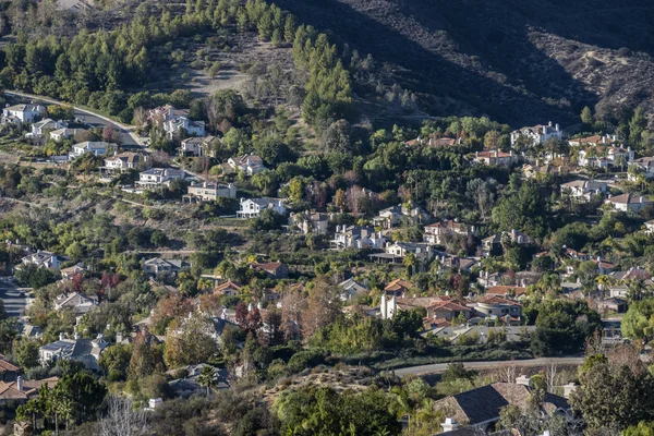カラバサス カリフォルニアの高級な丘の中腹の家 — ストック写真