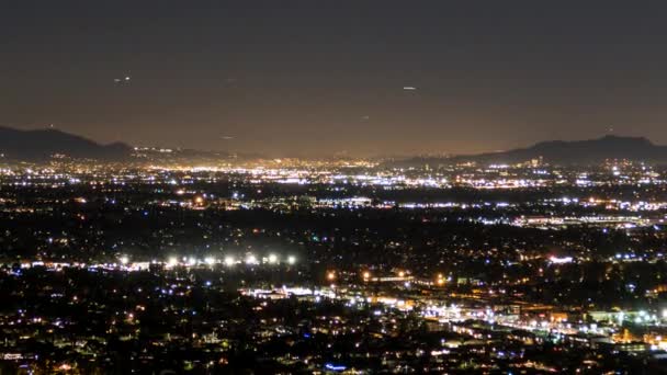 Los Angeles i upływ czasu ruchu powietrza w nocy Burbank z Zoom — Wideo stockowe