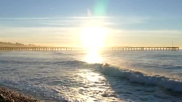 Ventura Pier soluppgång i södra Kalifornien med Zoom i — Stockvideo