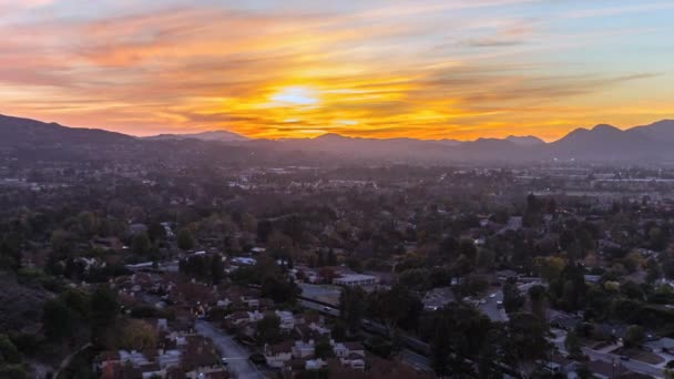Ηλιοβασίλεμα χρονική προαστιακό νότια Καλιφόρνια με ζουμ — Αρχείο Βίντεο
