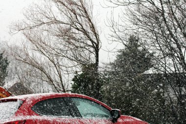 Wintry Yolu. Yoğun kar sürücüler için tehlikelidir.