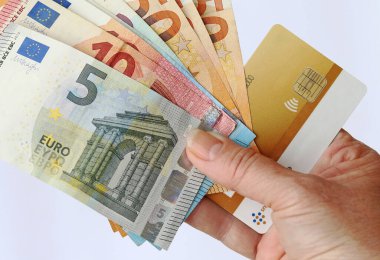 Ödeme nakit veya AK veya kredi kartıyla yapılır