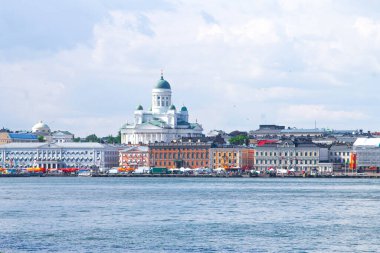 Helsinki 'deki ortodoks katedrali manzaralı güzel bir panorama.