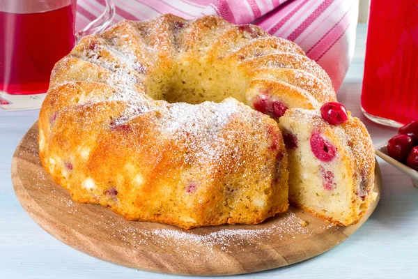 Cake with cherries closeup on the table — Stock Photo, Image