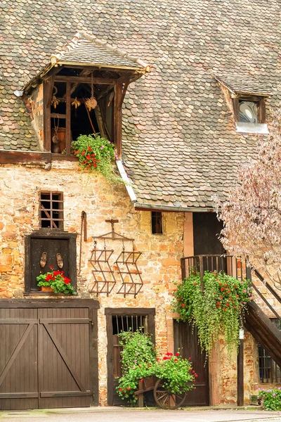 Stary zabytkowy dom w Colmar. Alzacja. Francja. — Zdjęcie stockowe